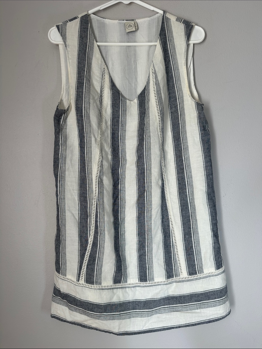 Paper Crane White & Navy Striped V-Neck Sleeveless linen cotton blend size M